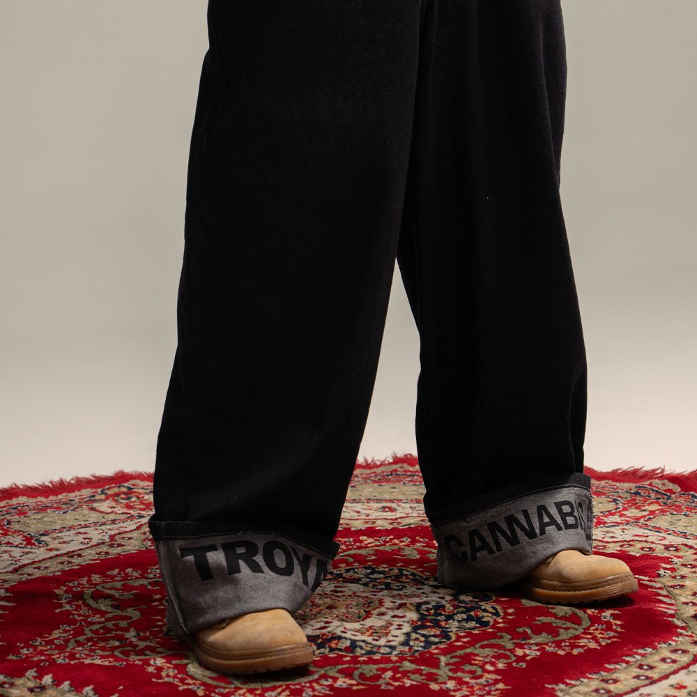 PANTALÓN TROYA X CANNABIS DOBLADILLO ESTAMPADO