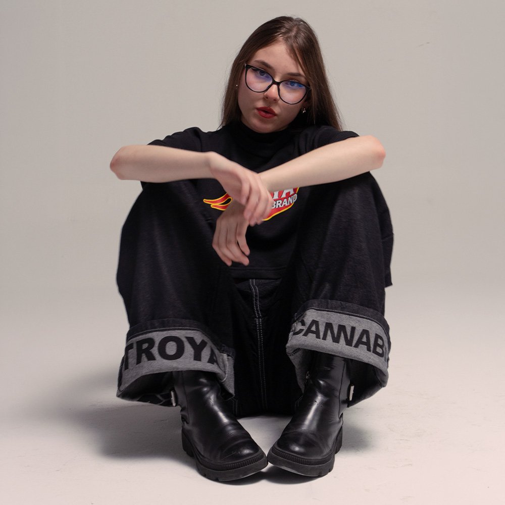 PANTALÓN TROYA X CANNABIS DOBLADILLO ESTAMPADO